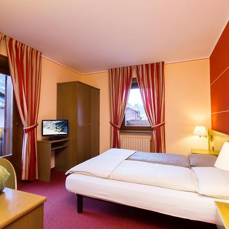 Hotel Krone Livigno Exteriör bild